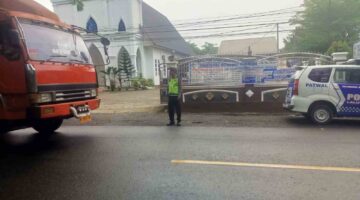 Satlantas Polres Batu Bara Lakukan Gatur dan Pengamanan Gereja di Jalinsum Pos Lantas Sei Bejangkar – Kegiatan Aman Lancar