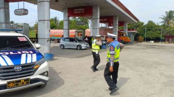 Satlantas Polres Batu Bara Lakukan Patroli di SPBU Simpang Gambus – Antisipasi Kemacetan dan Berikan Kenyamanan Masyarakat